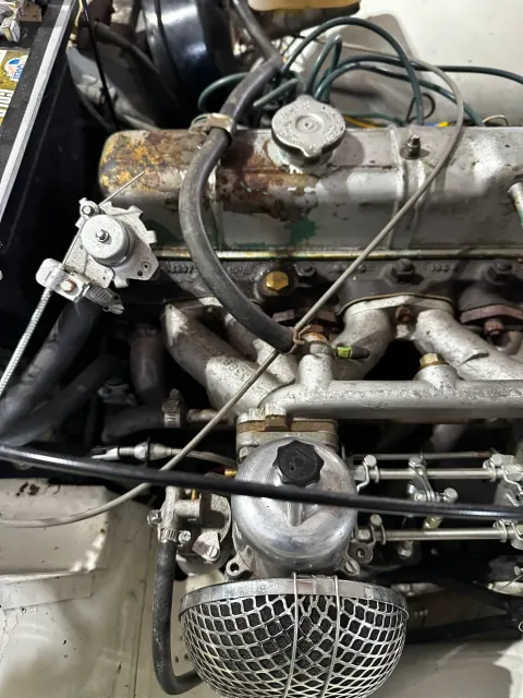 Inline six engine bay with rocker cover and carburettor linkage