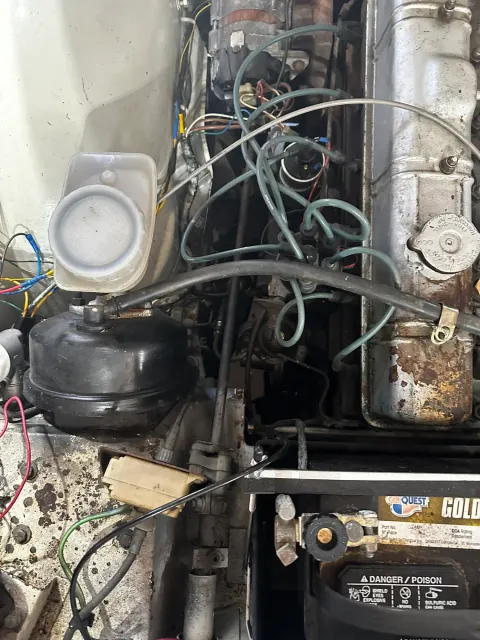 Engine bay wiring, brake servo and battery