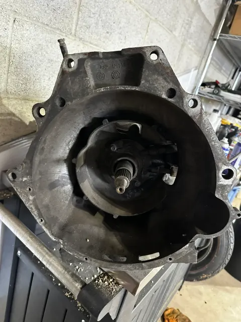 Gearbox bellhousing with input shaft and clutch release