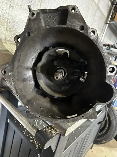 Gearbox bellhousing with clutch release mechanism