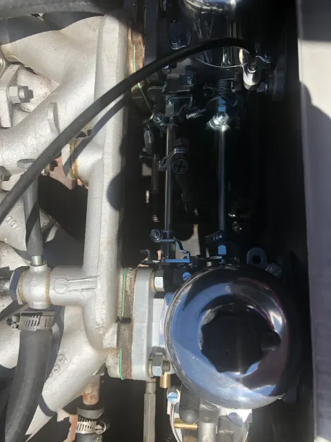 Rebuilt carburettor linkage and intake manifold